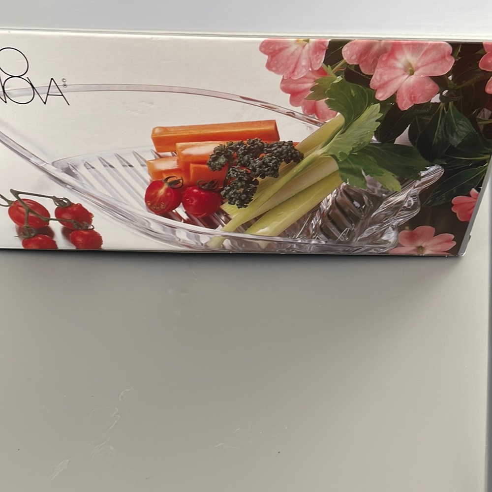 Studio Nova new in box, divided relish dish11 inches. Great accent to table
